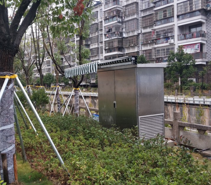 Prueba de agua del r&iacute;o maloliente