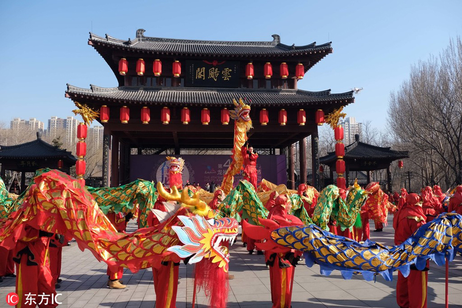 China Diversas actividades de espectáculos folclóricos son maravillosas y se realizan en turnos Tu